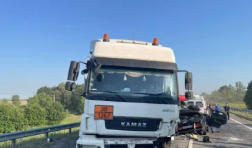 В Самарской области произошло ДТП, в результате которого погибли два человека: грузовик «КАМАЗ» столкнулся с легковым автомобилем «ВАЗ 2107».