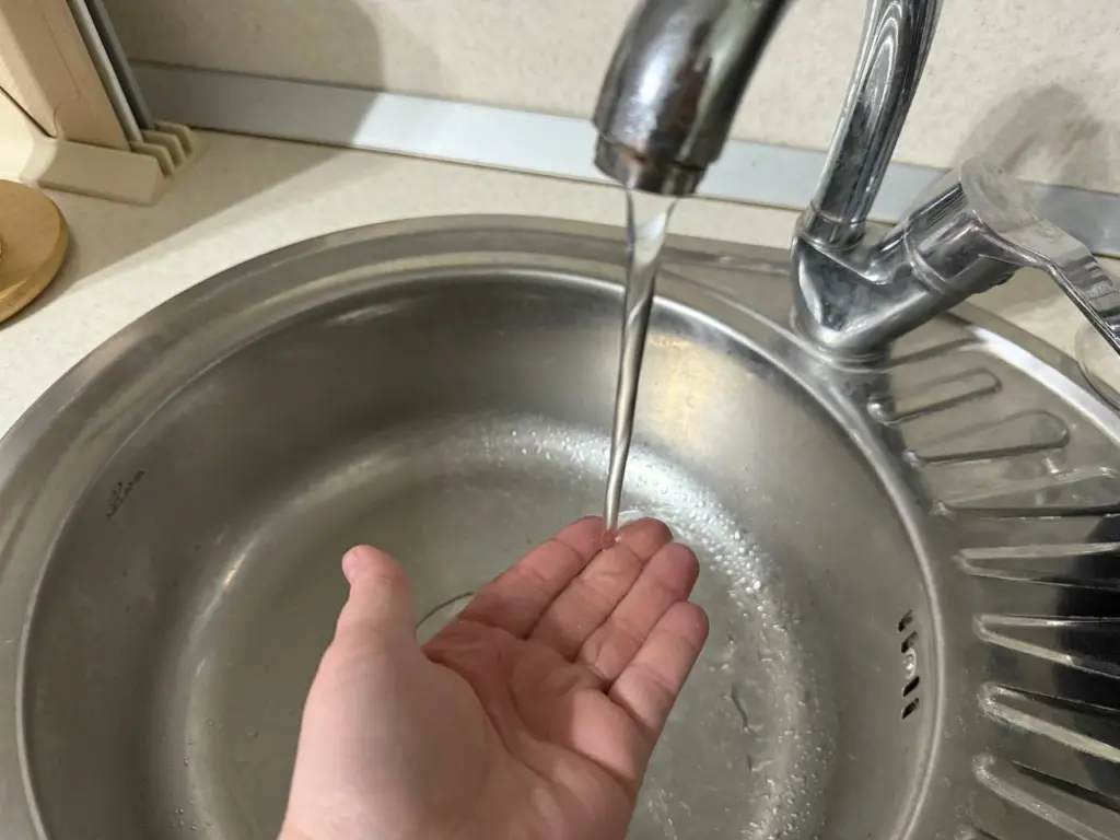 Вредно ли употреблять воду из-под крана – запомните это правило навсегда