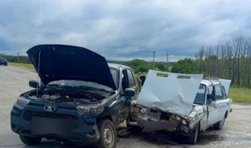 Под Самарой произошло столкновение двух автомобилей марки Лада, которые не смогли согласовать свои действия на дороге
