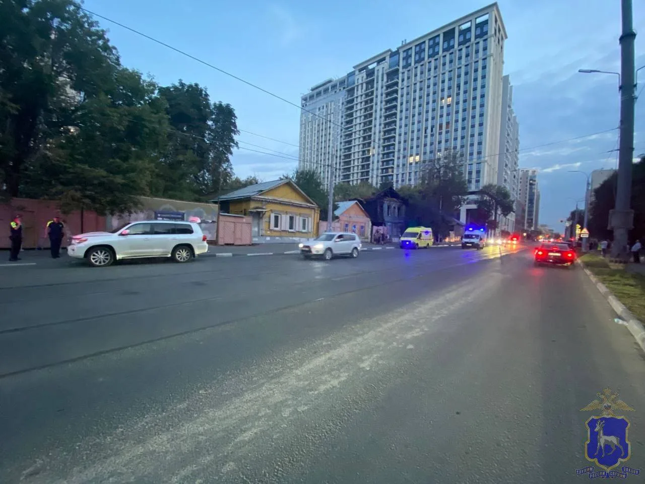 В Самаре на пешеходном переходе под колесами автомобиля Land Cruiser скончался 48-летний мужчина