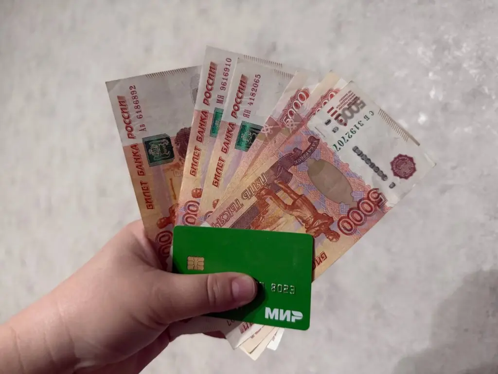С 6 августа перевод денег друзьям и родственникам под строгим запретом: ни в коем случае не пишите это, чтобы не остаться без банковской карты