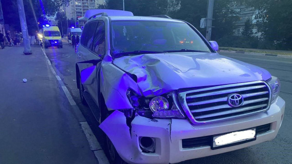 В Самаре на пешеходном переходе в результате наезда Land Cruiser погиб 48-летний мужчина