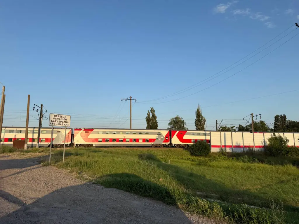 Люди в гневе сдают свои билеты — в поезде теперь полностью запрещено — стало известно, как этим летом будут ездить пассажиры РЖД