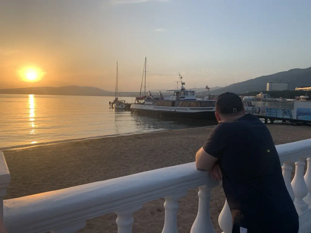 Только вы, рыбы в кристальной воде и никакой толпы на берегу — лучший пляж обнаружен в России