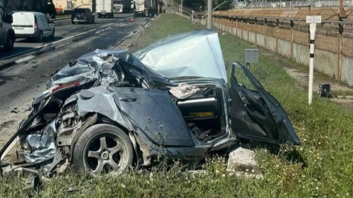Автомобиль вмят, но произошло чудо: детали страшной аварии в Самарском регионе