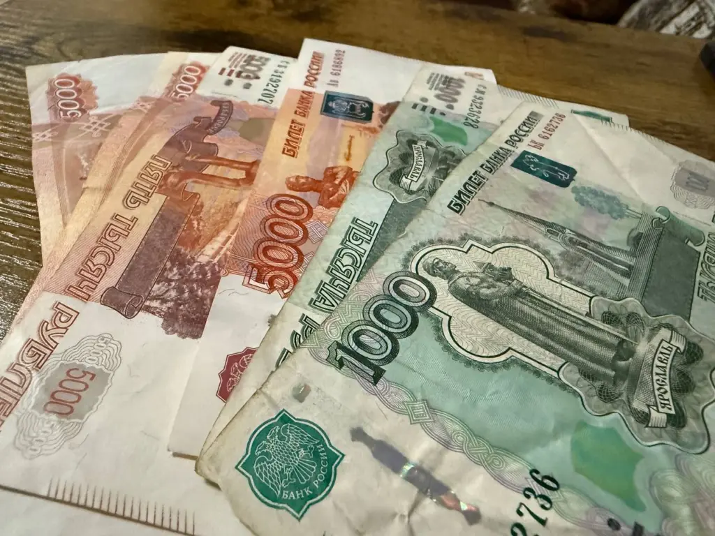 Банки отказывают россиянам в снятии денег со вкладов: стало известно, в чём дело