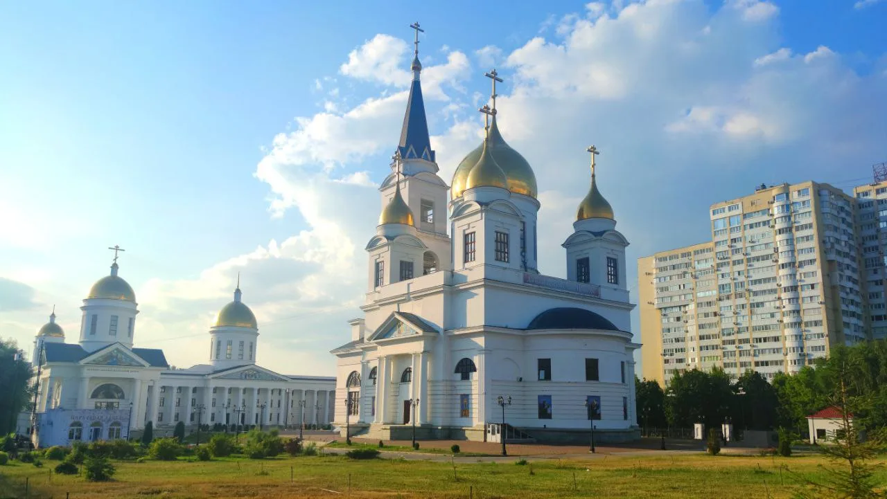 Воздвижение Креста Господня в 2025 году: от исторических событий до актуальных обычаев