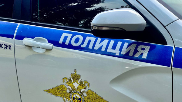 В Самаре на ул. Куйбышева заметили катер с дискотекой