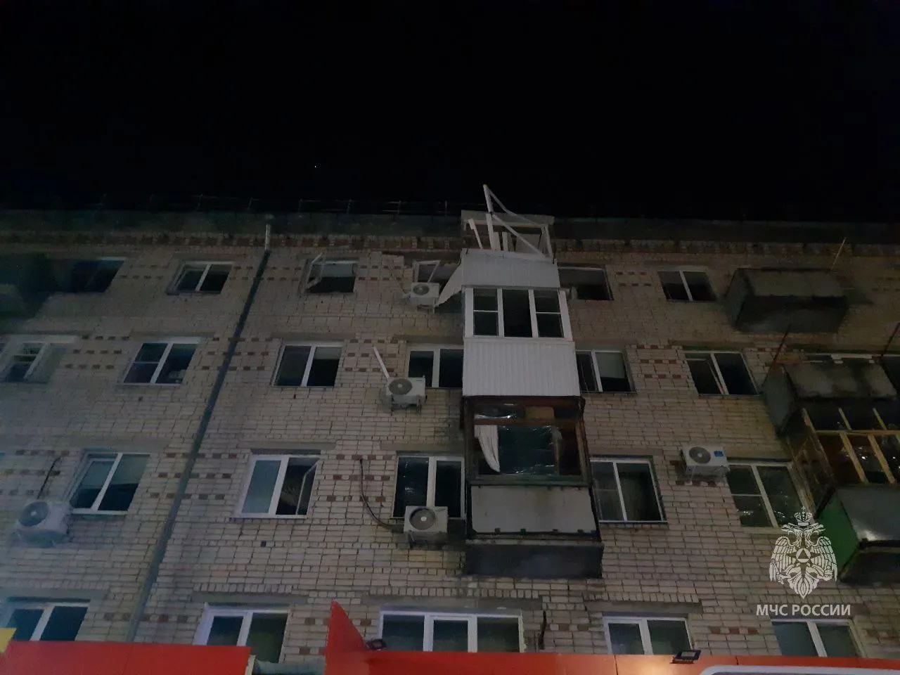 В Тольятти в результате газового хлопка из многоквартирного здания было эвакуировано 80 жителей