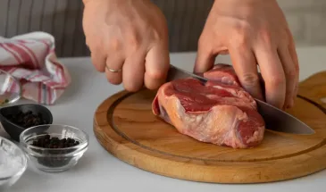 Мыть или не мыть мясо перед готовкой? Шеф-повар наконец-то дал окончательный ответ