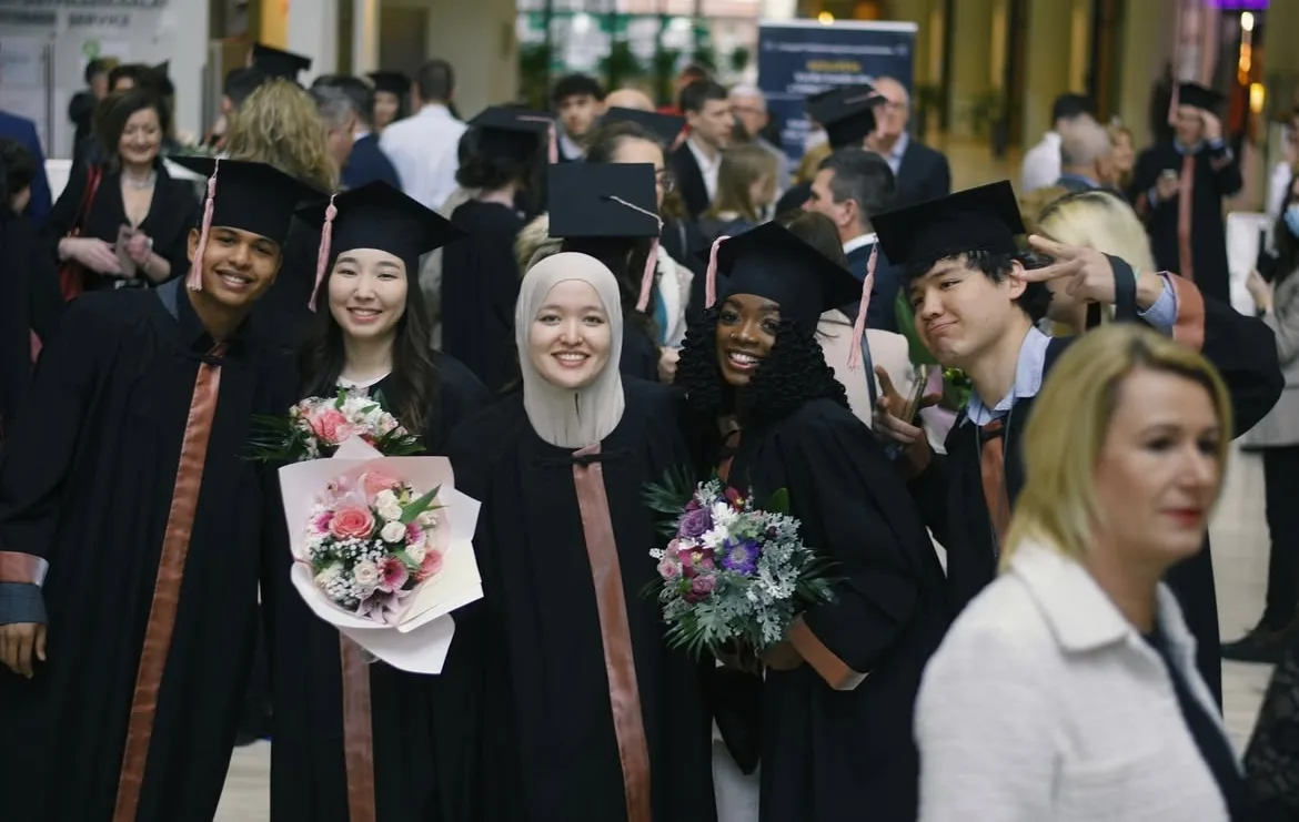 Студент, получающий отличные оценки в Самаре, достиг успеха в сфере моды Кыргызстана