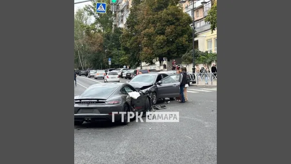 Перед зданием Политеха 11 сентября произошло столкновение Porshe и Kia: есть пострадавшие