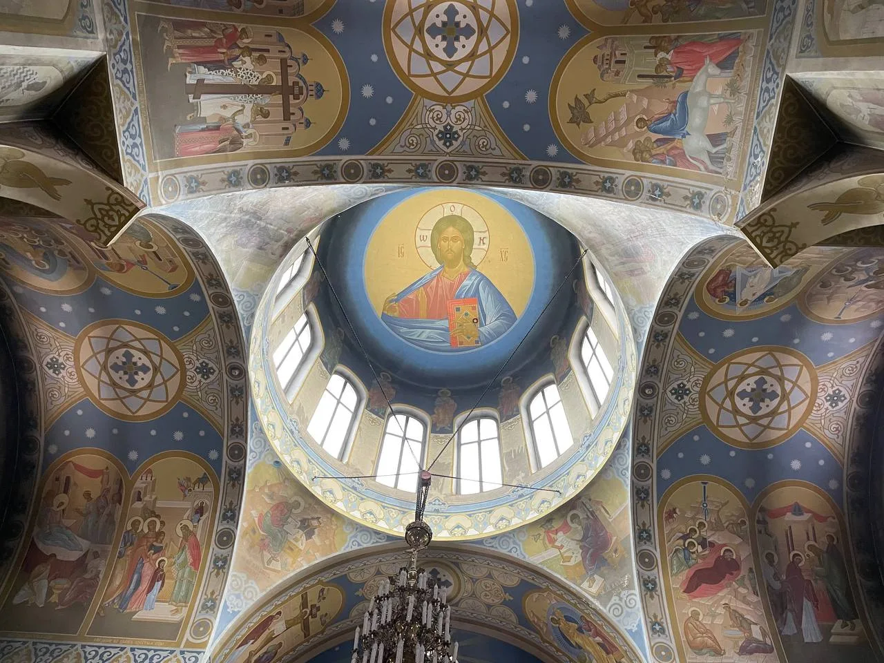 Воздвижение Креста Господня в 2025 году: от исторических событий до актуальных обычаев