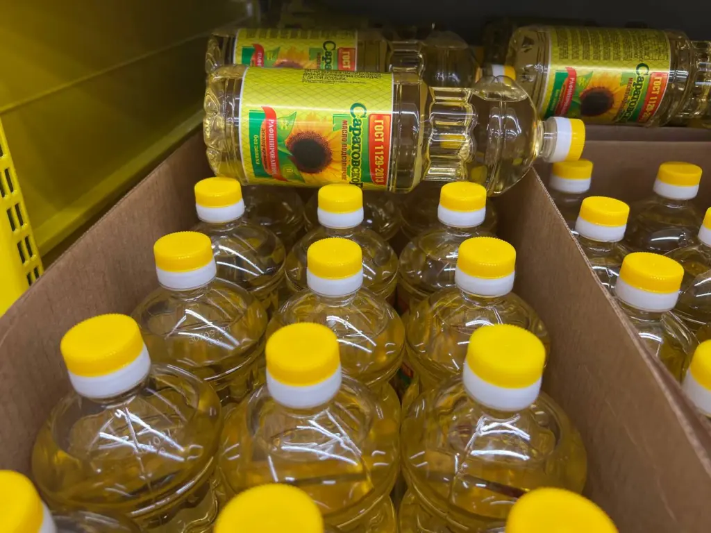 Янтарная жижа, масла нет — Роскачество перечислило марки растительного масла, любимое среди россиян: такое не стоит брать даже по акции