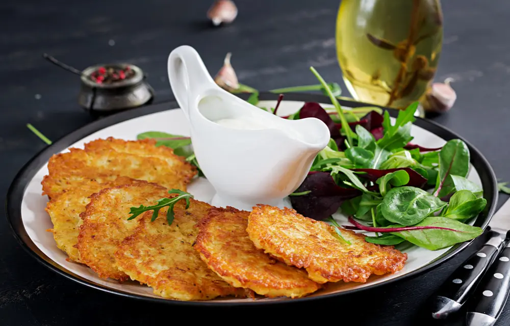Куриные драники с картошкой: нежно, сочно и очень вкусно — сметают со стола
