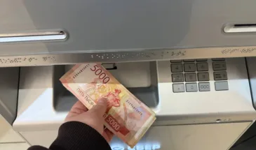 Вносить наличные деньги через банкоматы теперь нужно будет по новым серьезным правилам