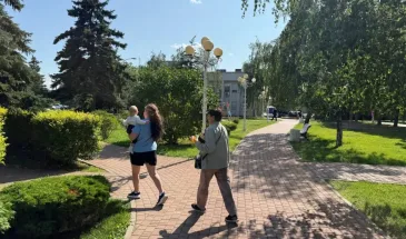 Старинное имя для мальчика быстро набирает популярность: мелодичное, статное и невероятно красивое — в переводе значит «Бог спасает»