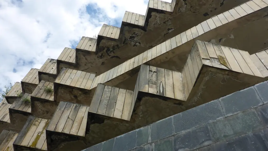 «Одни попрошайки и разгромленные хаты»: россиянин опубликовал честный отзыв об отдыхе в Абхазии