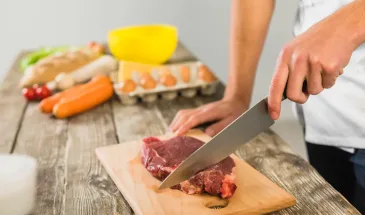 Шеф-повар поставил точку в вопросе: как просто сделать любое жесткое мясо мягким за 5 минут