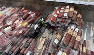 Если увидите в составе колбасы эти 2 слова, положите ее на место — никогда не давайте такую даже котам