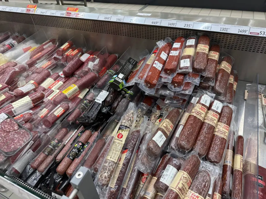 Если увидите в составе колбасы эти 2 слова, положите ее на место — никогда не давайте такую даже котам