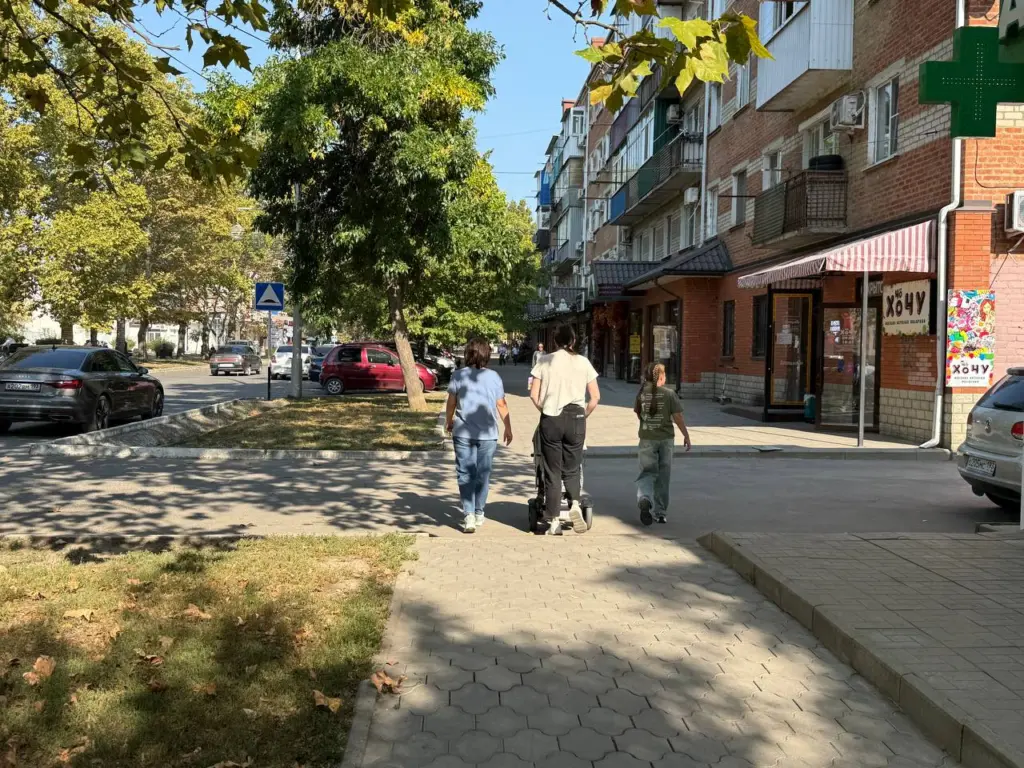 Эта частая привычка при выходе из дома моментально выдает недалеких людей: низкий интеллект на лицо