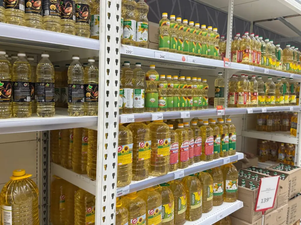 Вонючая жижа в красивой бутылке: эксперты Росконтроля определили худшие бренды растительного масла — не стоит брать даже с 50% скидкой 