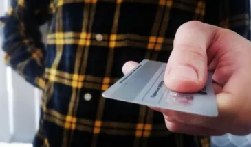 В Самаре с осени 2025 года финансовые учреждения повысили ограничения на снятие наличных в банкоматах