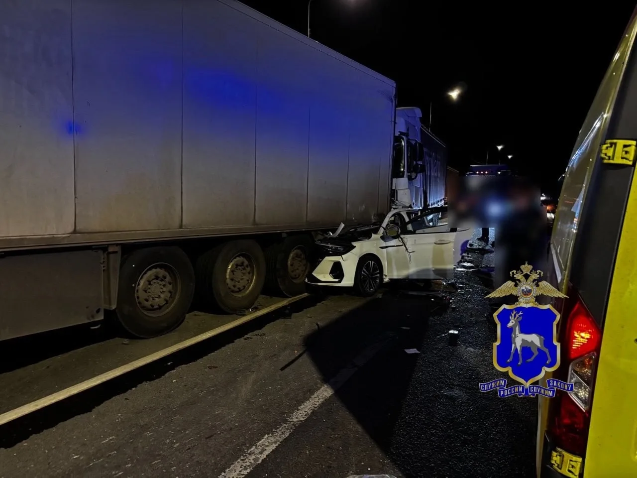 В результате аварии с участием четырех автомобилей на трассе М-5 рядом с Самарой пострадали 7 человек