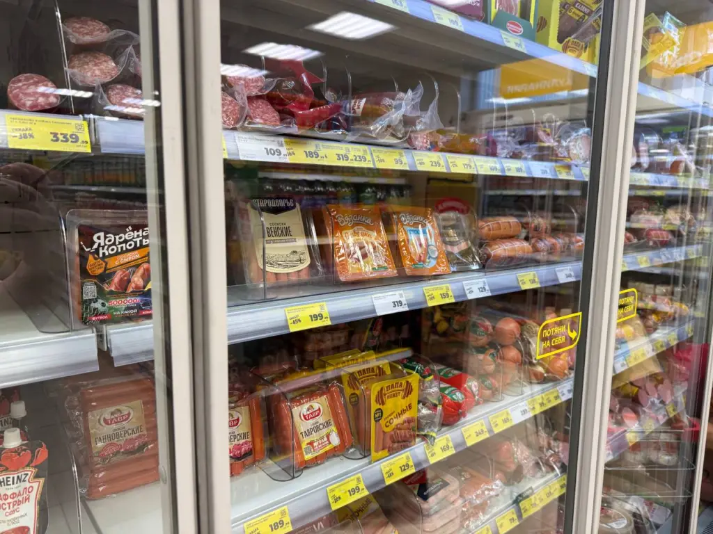 Покупайте уверенно эти сосиски по 2 пачки — натуральное мясо: рейтинг Роскачества