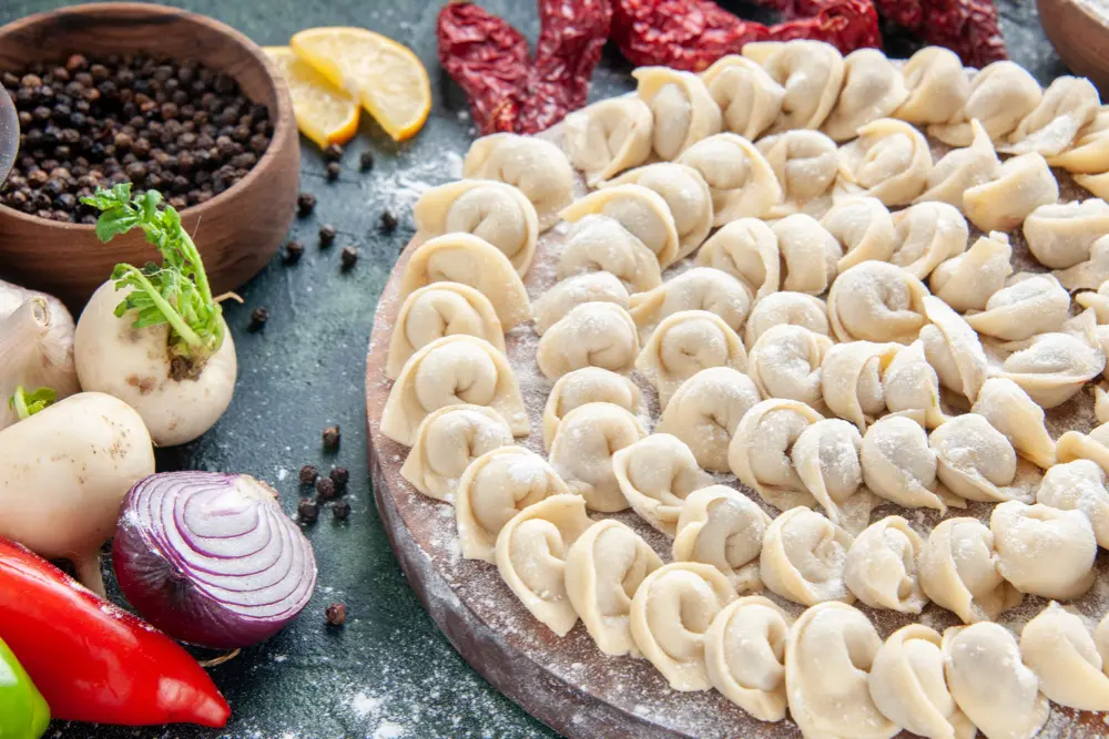 Пельмени станут вкуснее всех блюд на свете: вот что обязательно нужно добавить в кастрюлю — не лук и не перец
