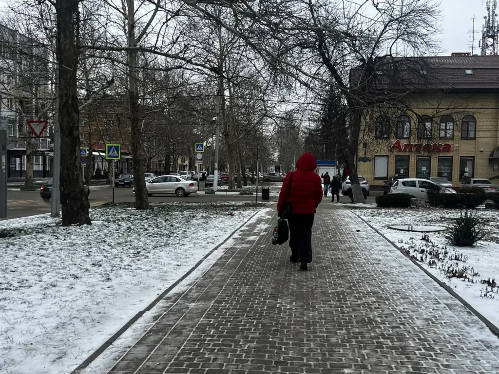 9 шапок, которые всегда превращают женщин в тёток, и модные шапки на осень и зиму