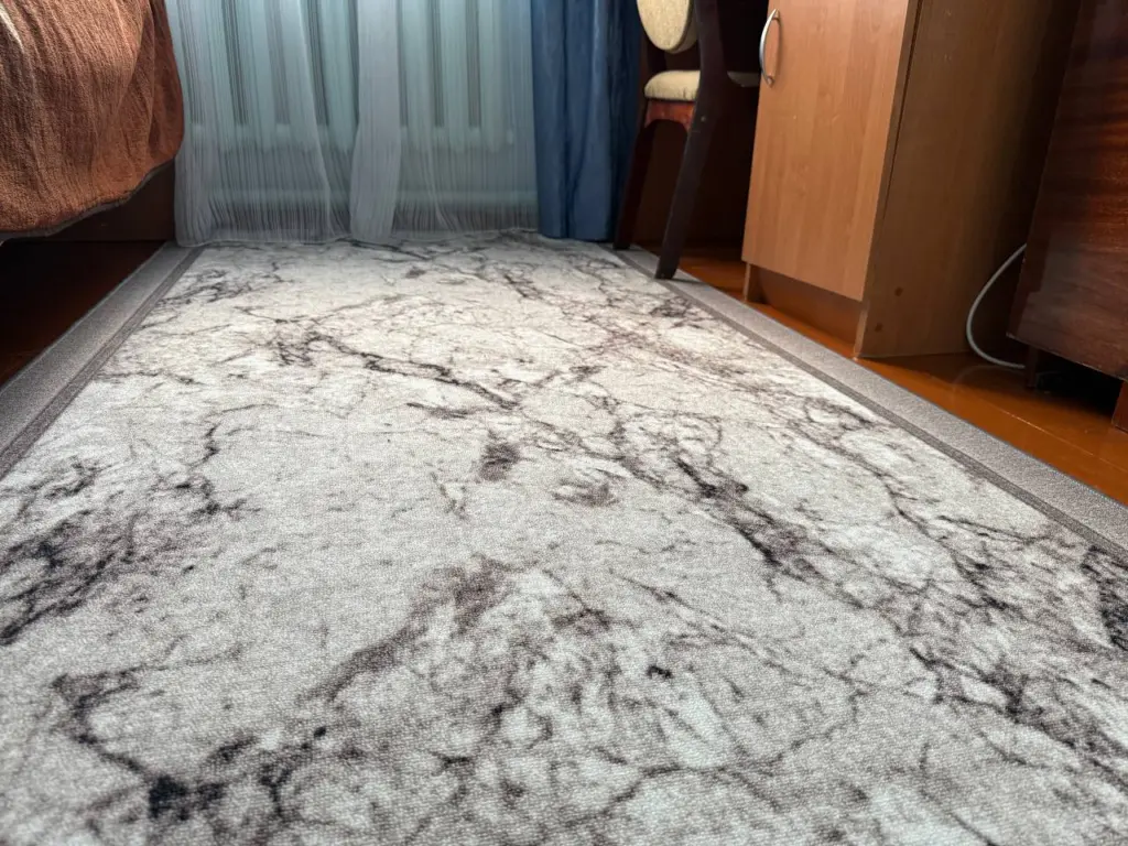 Посыпала на ковер и провела щеткой: гарантировано не остается ни пылинки, ни шерсти