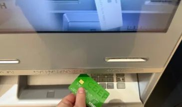 Начиная с сегодняшнего дня: Сбербанк ввёл новые важные комиссии — россияне очень возмущены