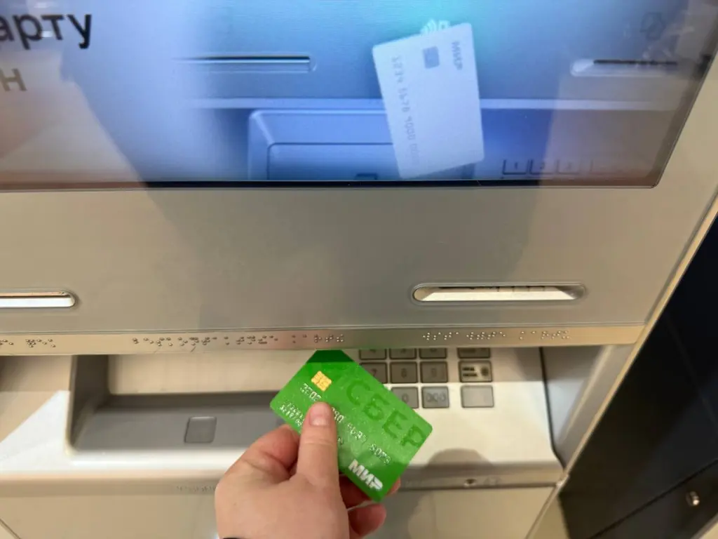 Начиная с сегодняшнего дня: Сбербанк ввёл новые важные комиссии — россияне очень возмущены