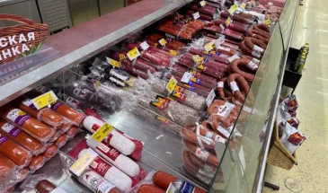 Перемолотые рога и копыта, мяса нет и в помине: Росконтроль озвучил бренды любимой колбасы, которые нельзя покупать даже с большой скидкой
