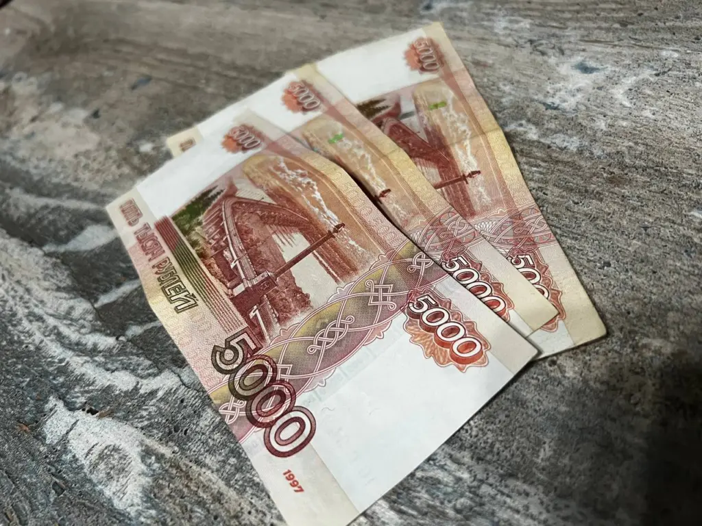 Мама внесла в 1984 году 500 рублей на сберкнижку для моего 18-летия: пришла в Сбербанк в 2025 и обомлела от суммы