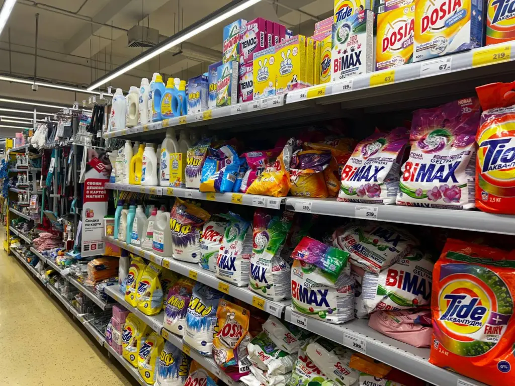 Недорогие, а стирают в разы лучше элитных: 5 лучших стиральных порошков по версии Роскачества