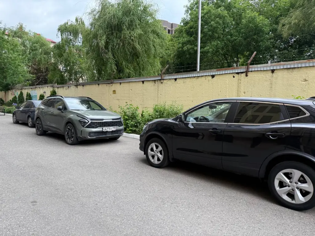 Заехал во двор – штраф 300 тысяч рублей: новое правило для автомобилистов и его последствия