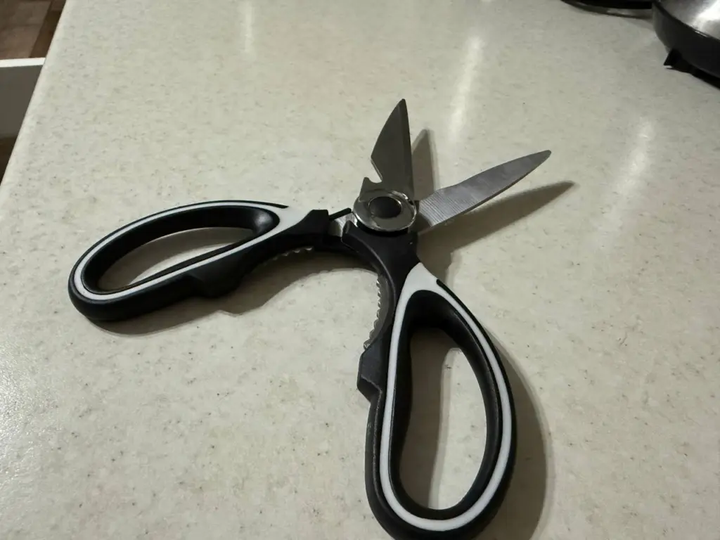 Как я просто заточила ножницы в домашних условиях — без инструментов и мастеров