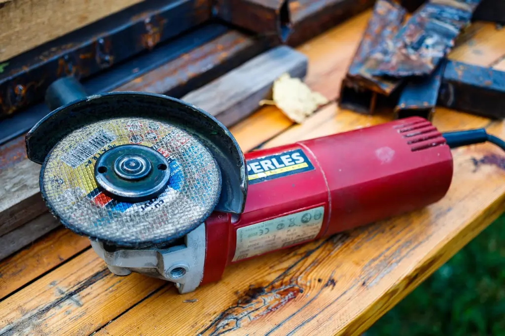 Круг на УШМ лучше нужно картинкой внутрь: секрет, о котором не знают даже бывалые мастера