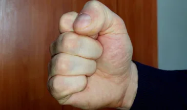 Правоохранительные органы выясняют личности участников конфликта, произошедшего рядом со школой №141 в Самаре