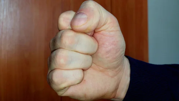 Полиция устанавливает участников драки возле самарской школы №141