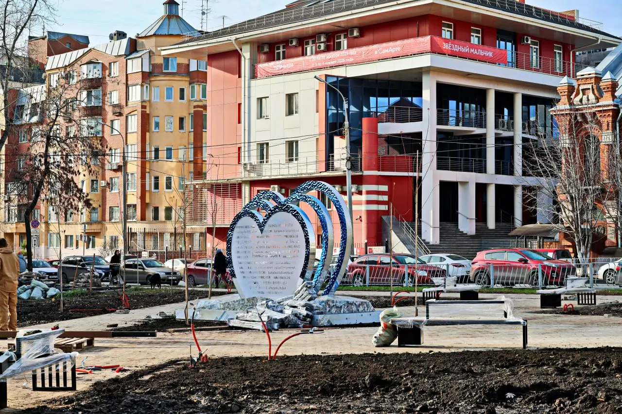 В строящемся сквере на улице Льва Толстого в Самаре появился новый арт-объект