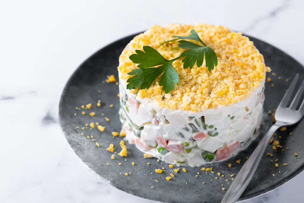 Забудьте об «Оливье»: салат «Наслаждение» — новый хит новогоднего стола 2026