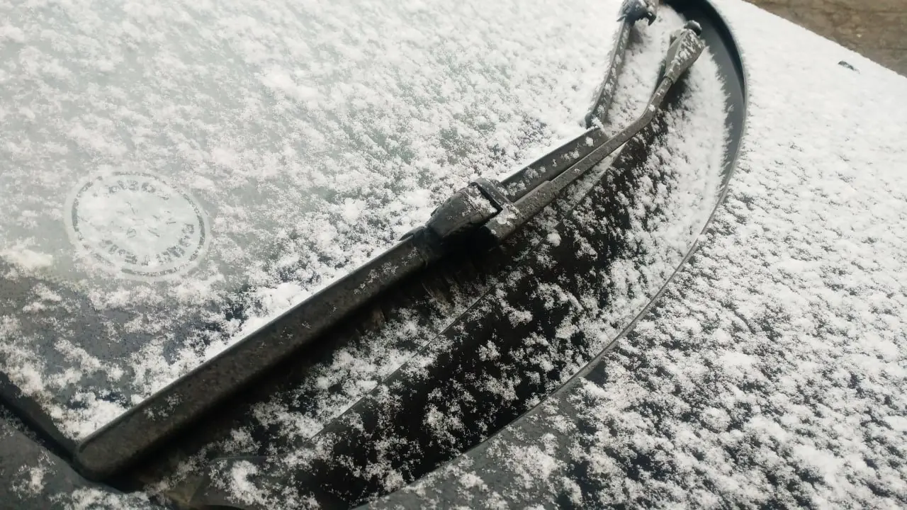 Фоторепортаж: скромный снег в конце ноября в старинной части Самары