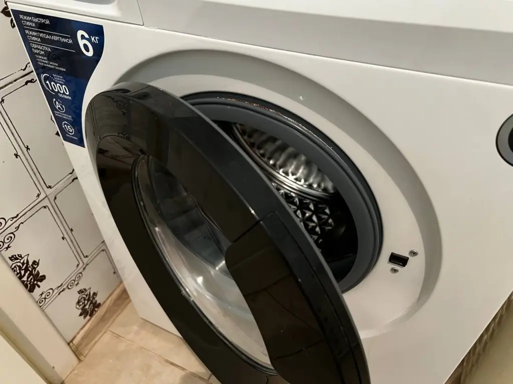 Жёлтые пятнища без следа исчезают с одежды — втёрла мешанину из 7 ложек и довольна как слон: подмышки и воротнички снова белее белого