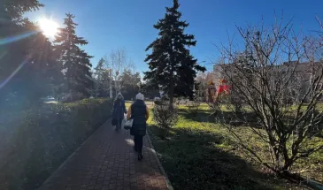 Эти шапки, превращают женщин в старых «деревенских» тёток, и 5 стильных шапок для осенне-зимнего сезона 2025 — 2026