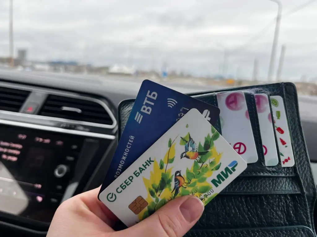 Блокировка на 2 дня: новый лимит для переводов с карты на карту станет действовать с 2026 года