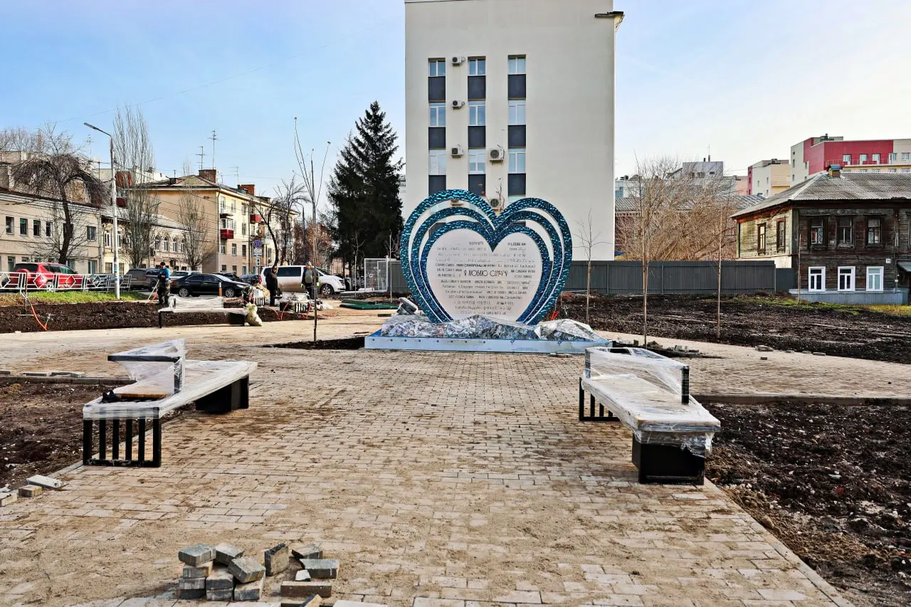 В строящемся сквере на улице Льва Толстого в Самаре появился новый арт-объект
